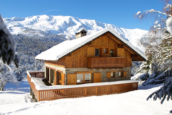 Stunning location on the edge of the piste