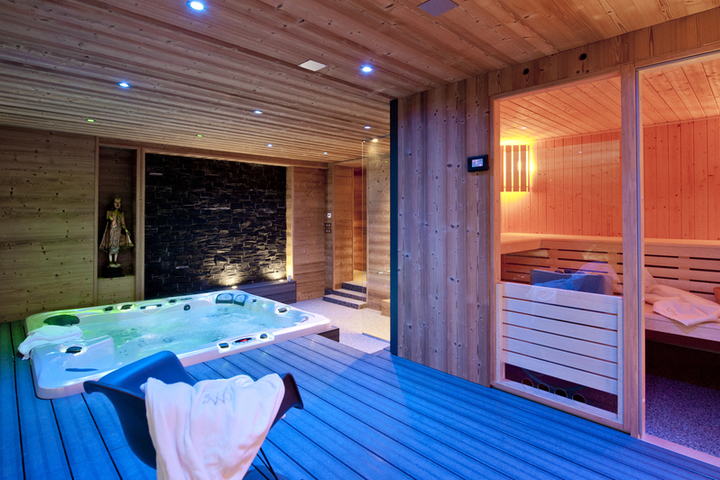 Ski Chalet in La Plagne, 5 bedrooms, Jacuzzi / Hot Tub, Sauna, Log fire, WiFi  10593  allChalets
