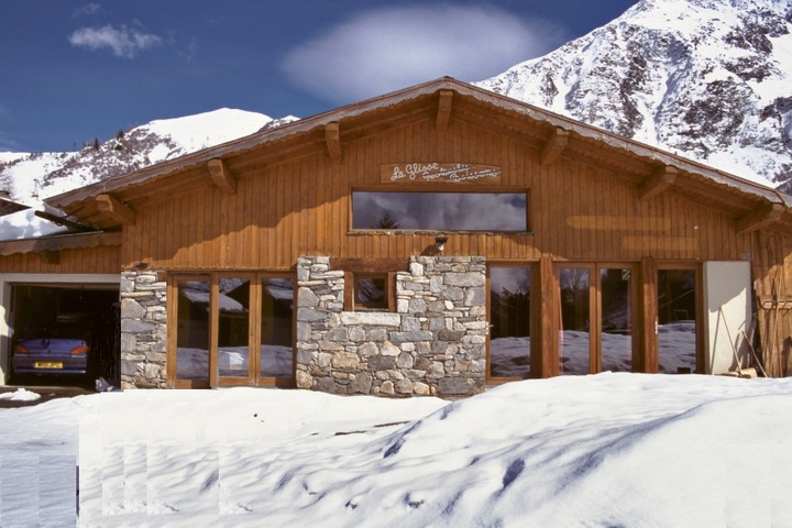 Chalet on the piste