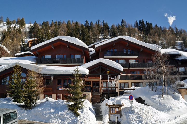 Ski Hotel In Plagne 1800 15 Bedrooms Sauna Log Fire