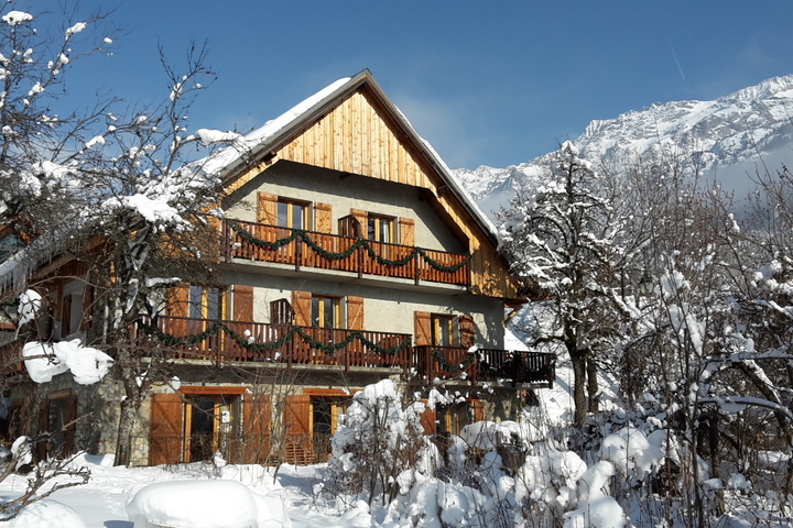 Chalet Solneige in winter