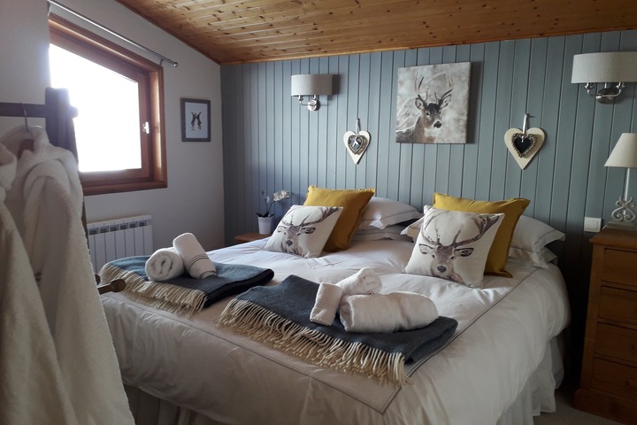 Super king-bed with ensuite WC