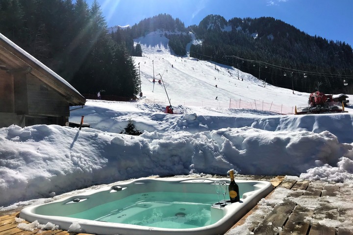 Watch the skiers from your Hot tub