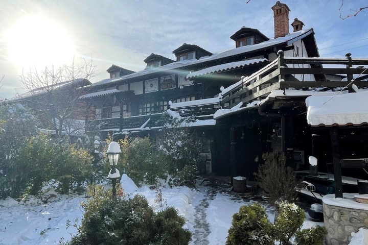 Chalet Mila set in its gated garden