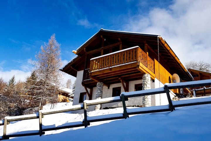 Chalet Beaumont in winter
