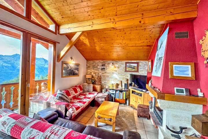 Spacious comfy lounge