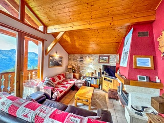 Spacious comfy lounge